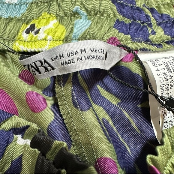Zara Satin Effect Printed Shorts Size Medium New Green Floral Pattern - Picture 6 of 11